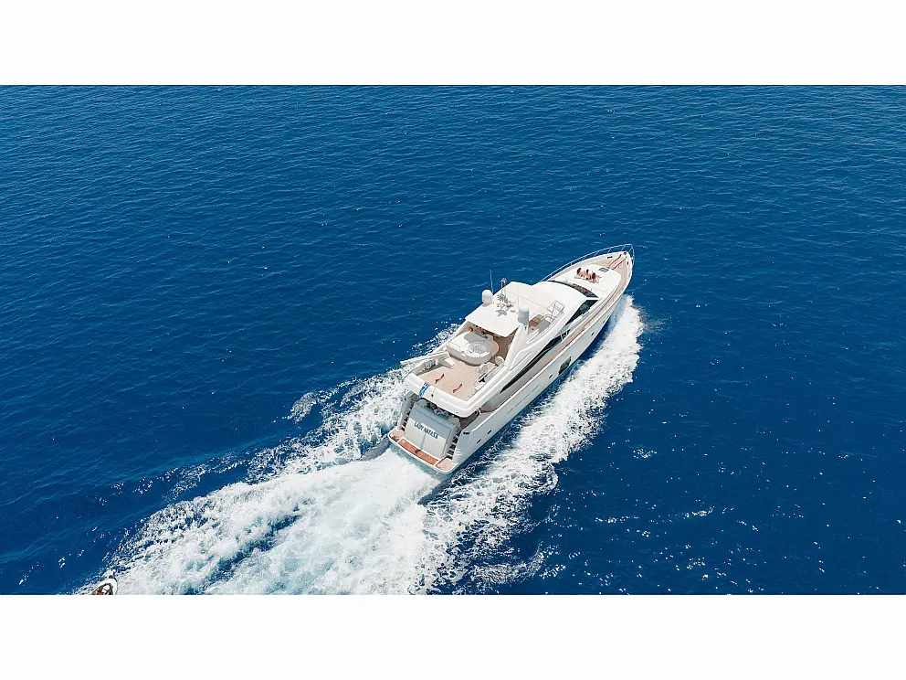 Ferretti 830