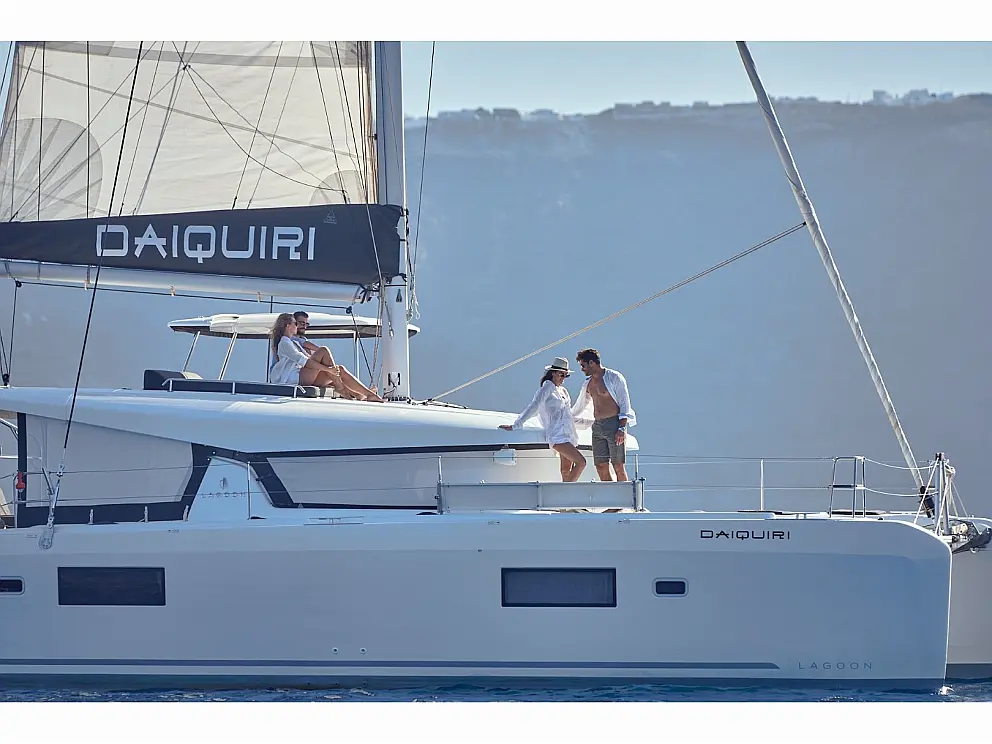 Lagoon 42 - Skippered