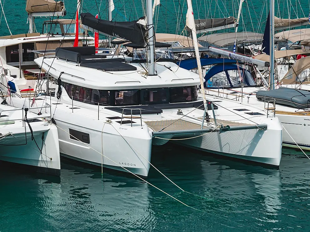 Lagoon 43