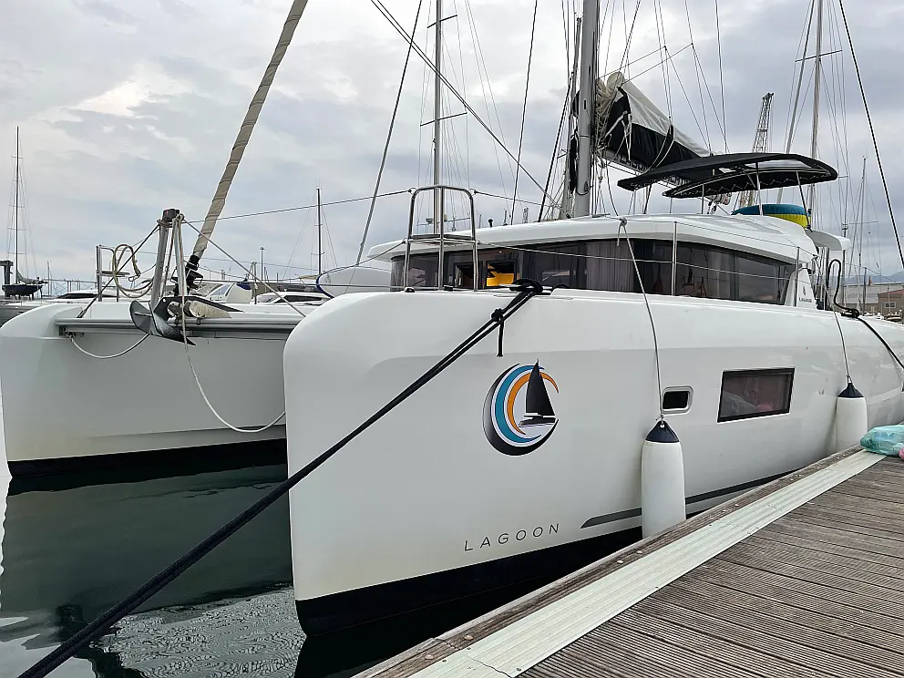 Lagoon 42