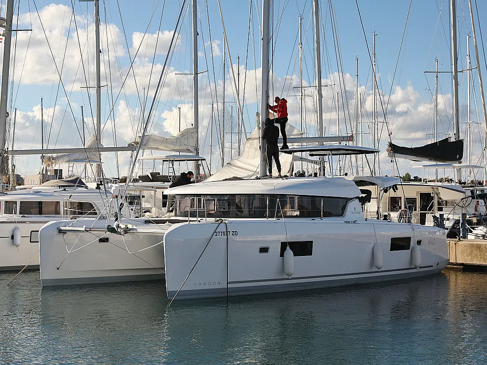 Lagoon 42