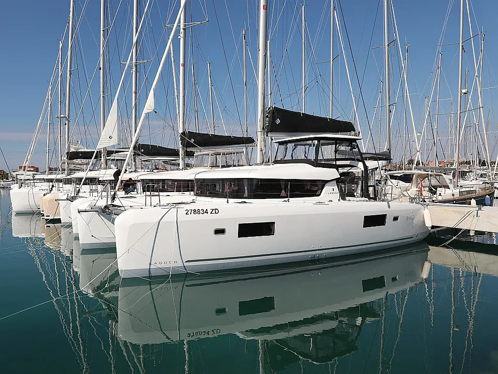 Lagoon 42