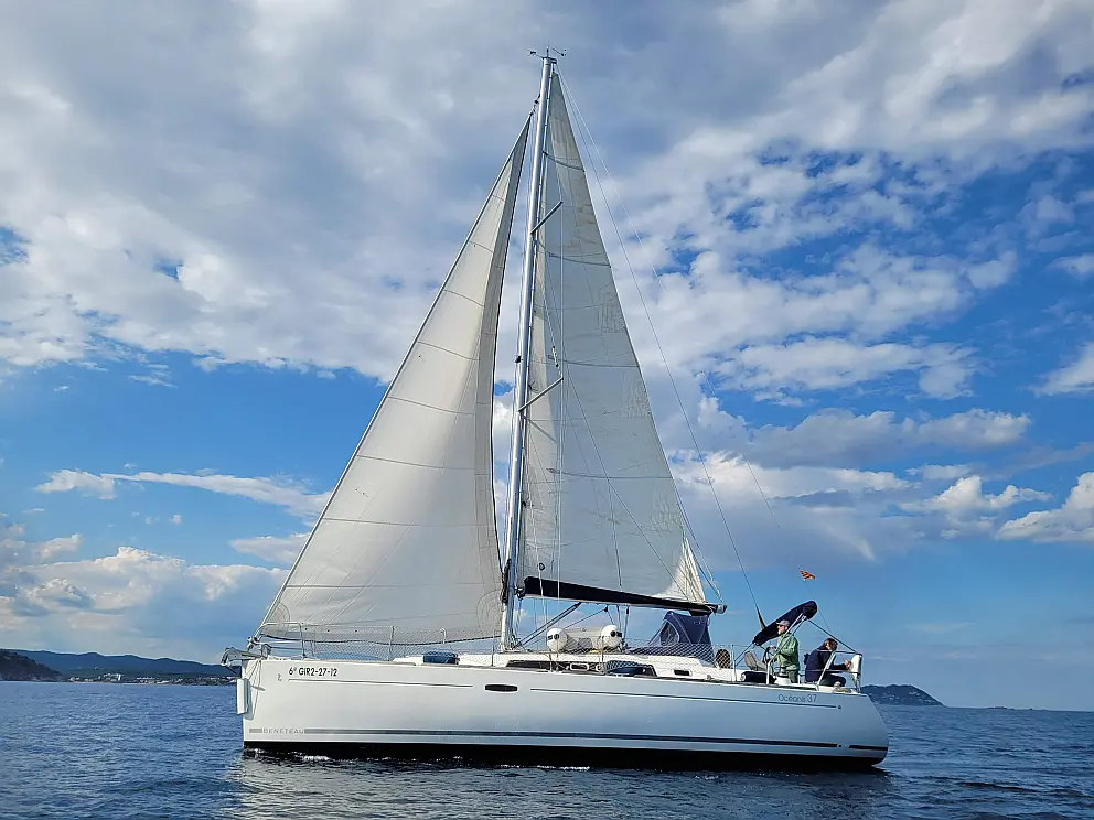 Oceanis 37