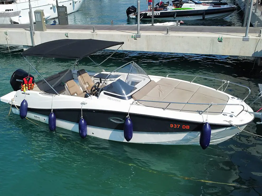 Quicksilver Activ 755 Sundeck