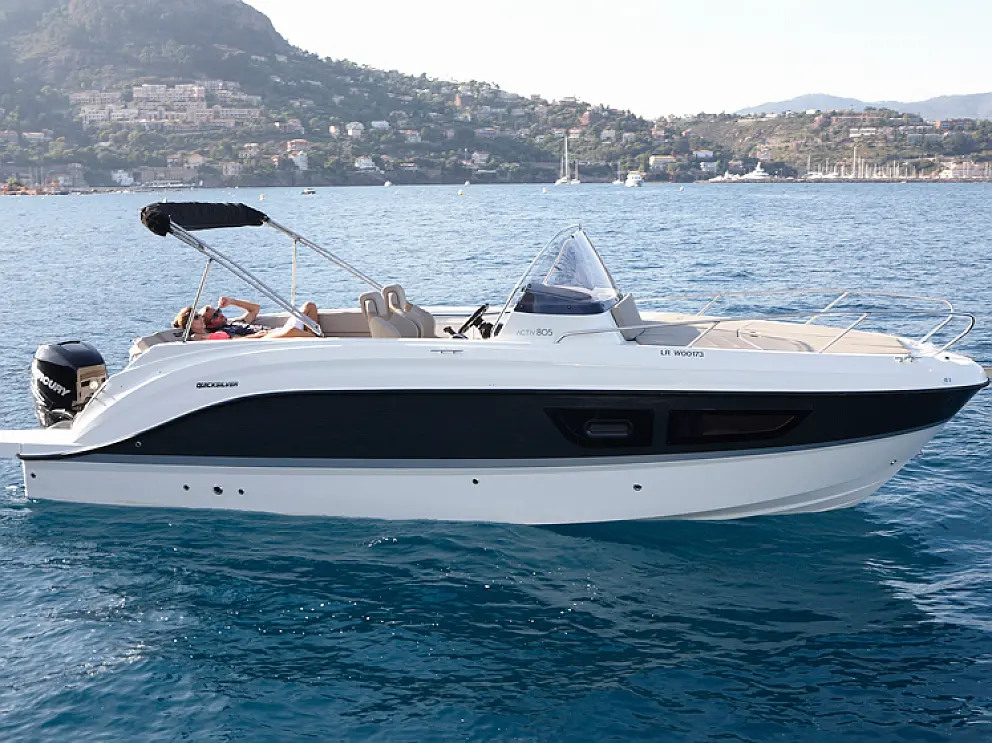 Quicksilver 805 Sundeck