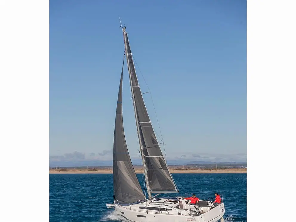 Sun Odyssey 380