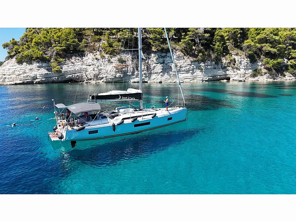 Oceanis 51.1 (5+1 cab) A/C & GEN