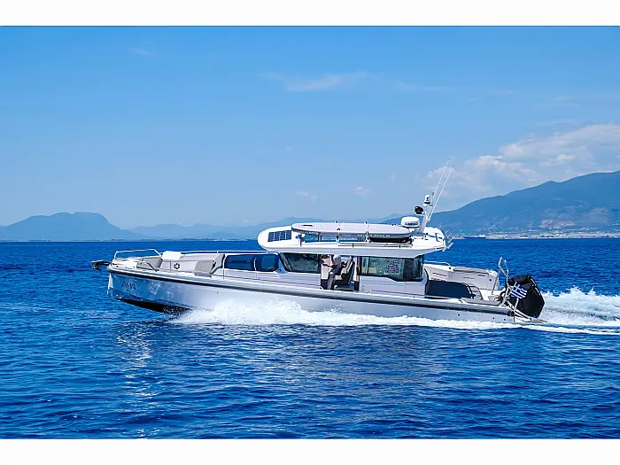 Axopar 37 XC Cross Cabin