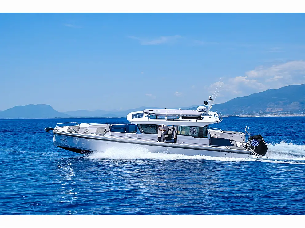 Axopar 37 XC Cross Cabin