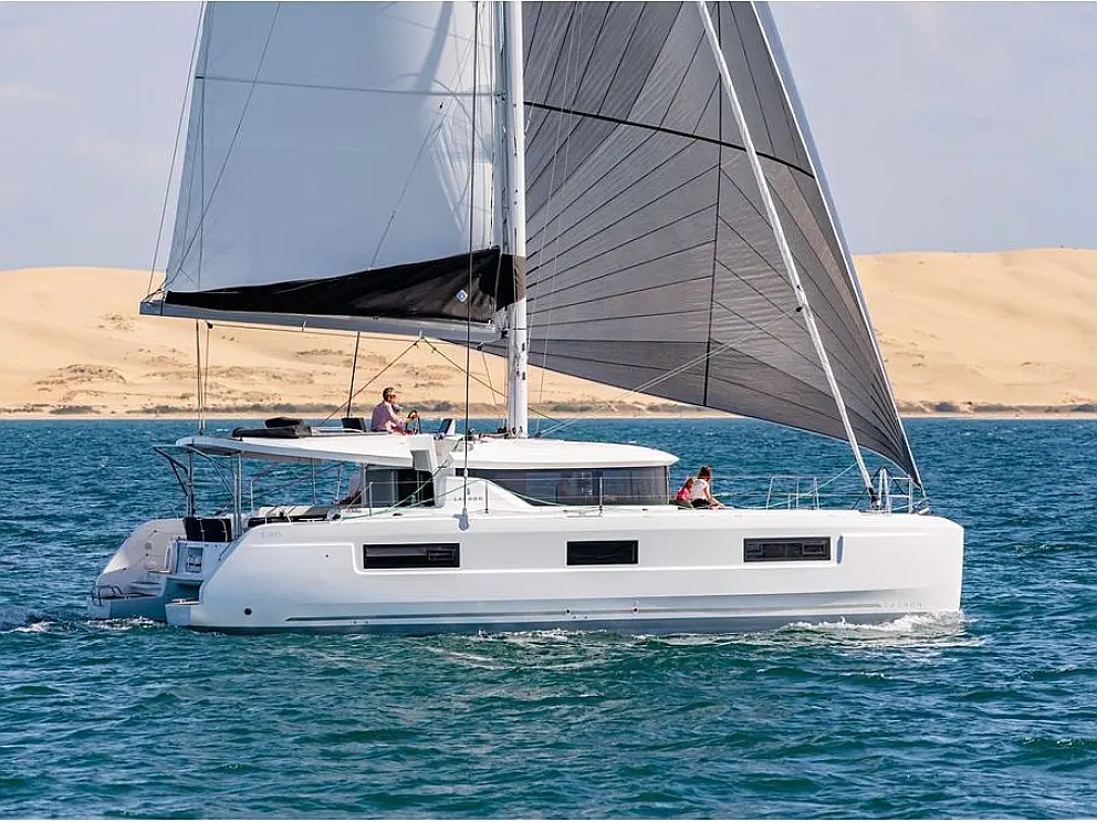 Lagoon 46 (6 cab.)