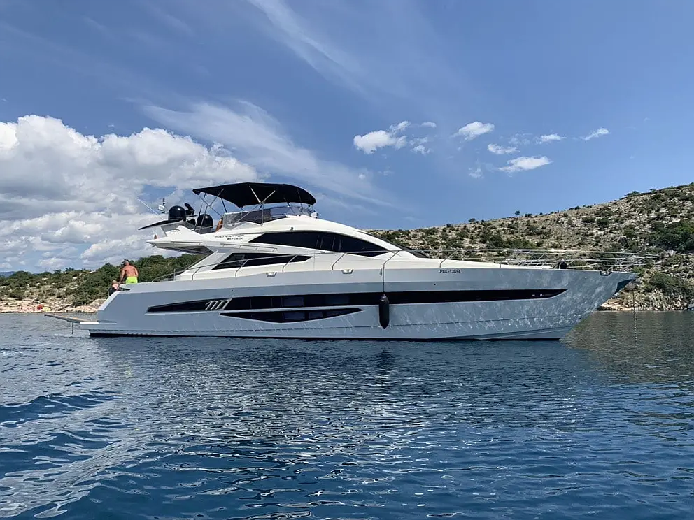 Galeon 700 Skydeck