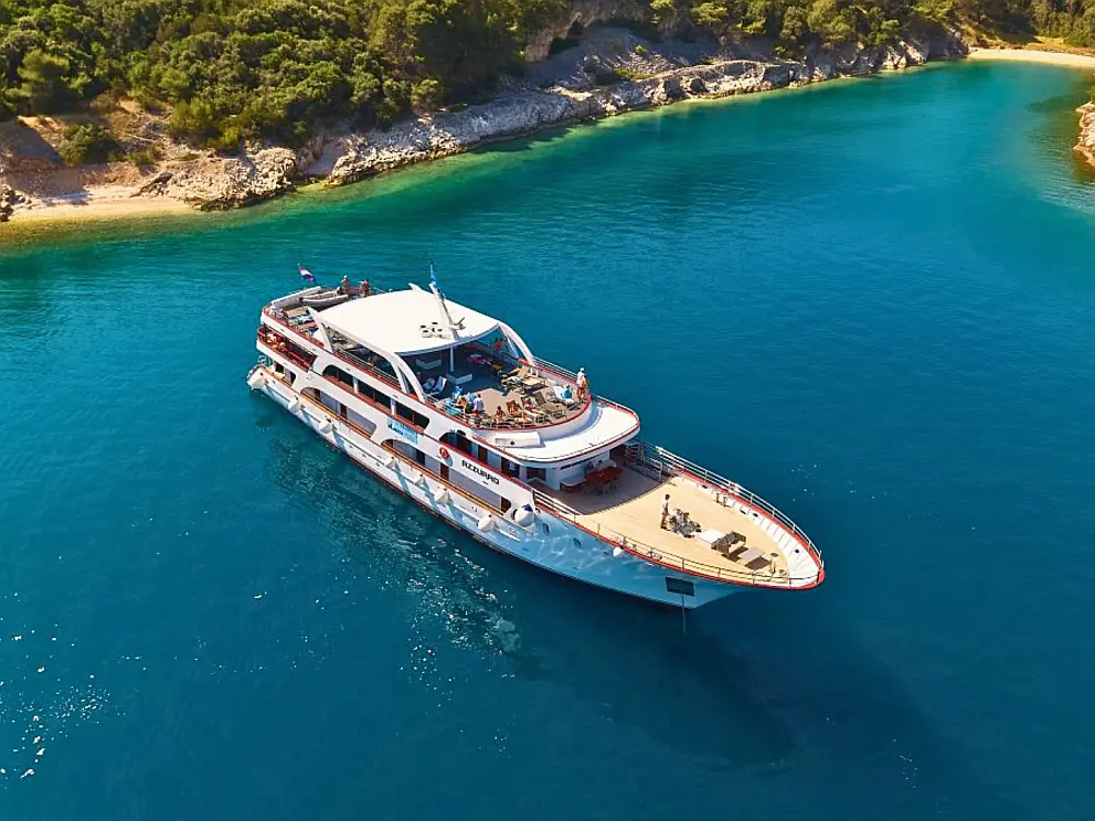 Luxury Motor Yacht AZ
