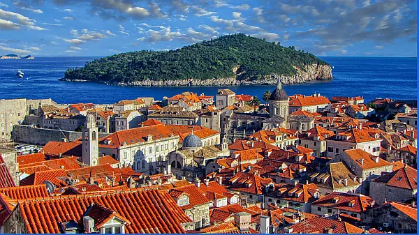  Najam katamarana u Hrvatskoj: Idealne rute za početnike 