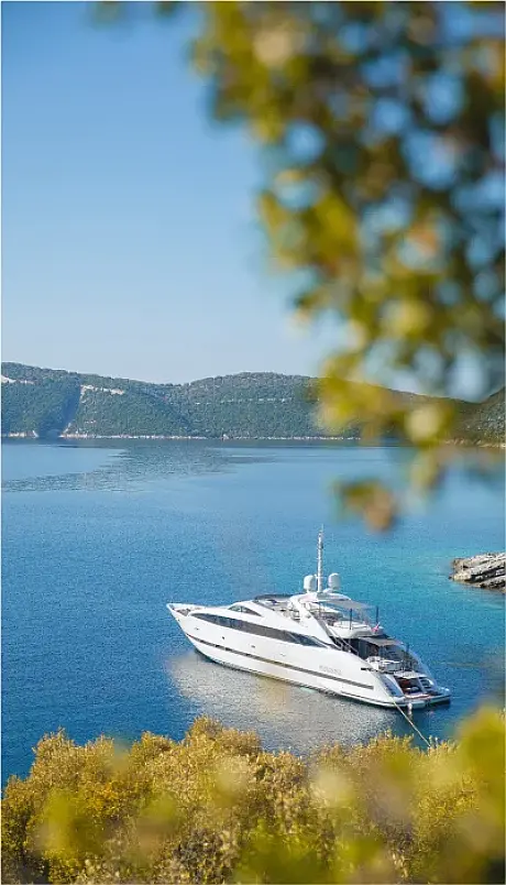 Motor yachts